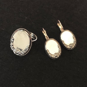 Silver ring and earrings with mirror-style cabochons with floral edges in authentic vintage Bohemian glass, 1920s