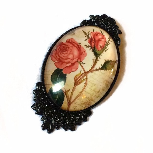 Broche médaillon roses rouges, ovale sur métal noir gravé de roses, imprimée, vintage, rétro-romantique, baroque, gothique
