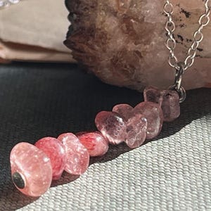 Collar de cuarzo fresa con piedras preciosas curativas para la fertilidad, el embarazo, el amor propio y la armonía. Plata de ley. Joyería bohemia. En caja de regalo.