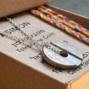 Collier israélien pour pièce de téléphone, pièce de monnaie Asimon vintage des années 1980 avec chaîne et cordon en argent sterling 925, fabriqué en Israël, dans une boîte cadeau