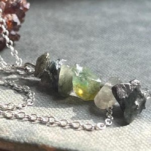 Collar de ágata musgosa, piedras preciosas curativas para nuevos comienzos, abundancia, paz interior y optimismo. Plata de ley. Joyería bohemia. En caja de regalo.