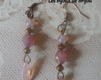 Boucles d'oreilles originales et élégantes en perles de verre tchèque rose et perles en métal cuivré