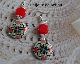 Boucles d'oreilles pendantes kaléidoscope et perles en verre rouge