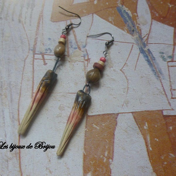 Boucles d'oreilles longues céramique perles graines bois rose beige et taupe