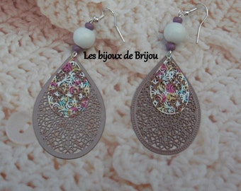 Boucles d'oreilles longues avec estampes gouttes marron glacé/taupe et multicolores, perles en verre blanc et rocailles