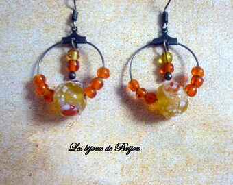 Boucles d'oreilles petites créoles perles de verre jaune et orange