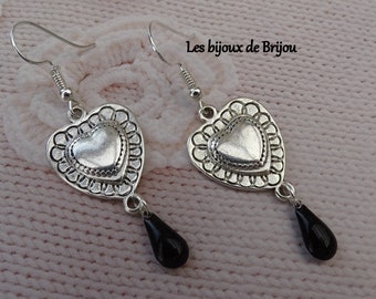 Boucles d'oreilles coeur en métal argenté et pendant goutte epoxy noir