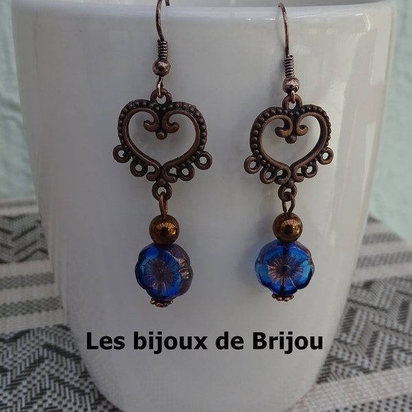 Boucles d'oreilles élégantes métal cuivré et perles de verre tchèque bleu outremer transparent