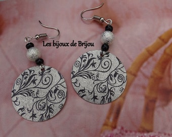 Boucles d'oreilles, métal argenté, perles métal argenté et rocaille noir