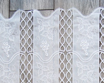 Rideau vintage Brise bise en dentelle brodée, Syle shabby chic Fabrication Française cantonnière