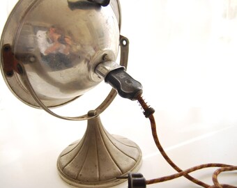 Chauffage vintage Calor, antiquité française, décoration loft, année 40 ou 50 - France