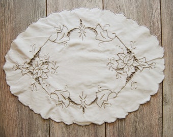 French vintage scalloped oval embroidered placemat, old shabby chic, ornamentation application, dream catcher creation