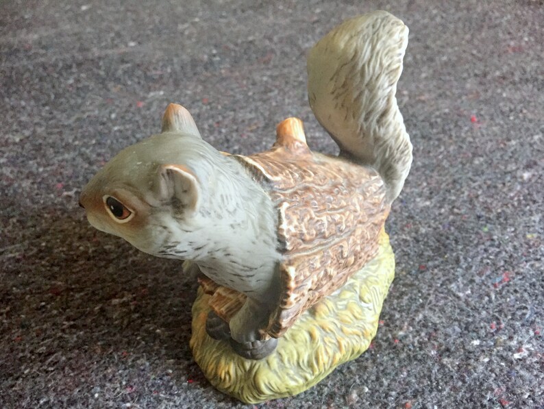 Mexico NO BOX Homco Squirrel in Hollow Log