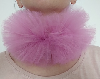 Puderrosa tyllkrage med volang, rosa halsband, viktoriansk krage, elisabetansk krage, renässanskrage, volangkrage, drottningkrage
