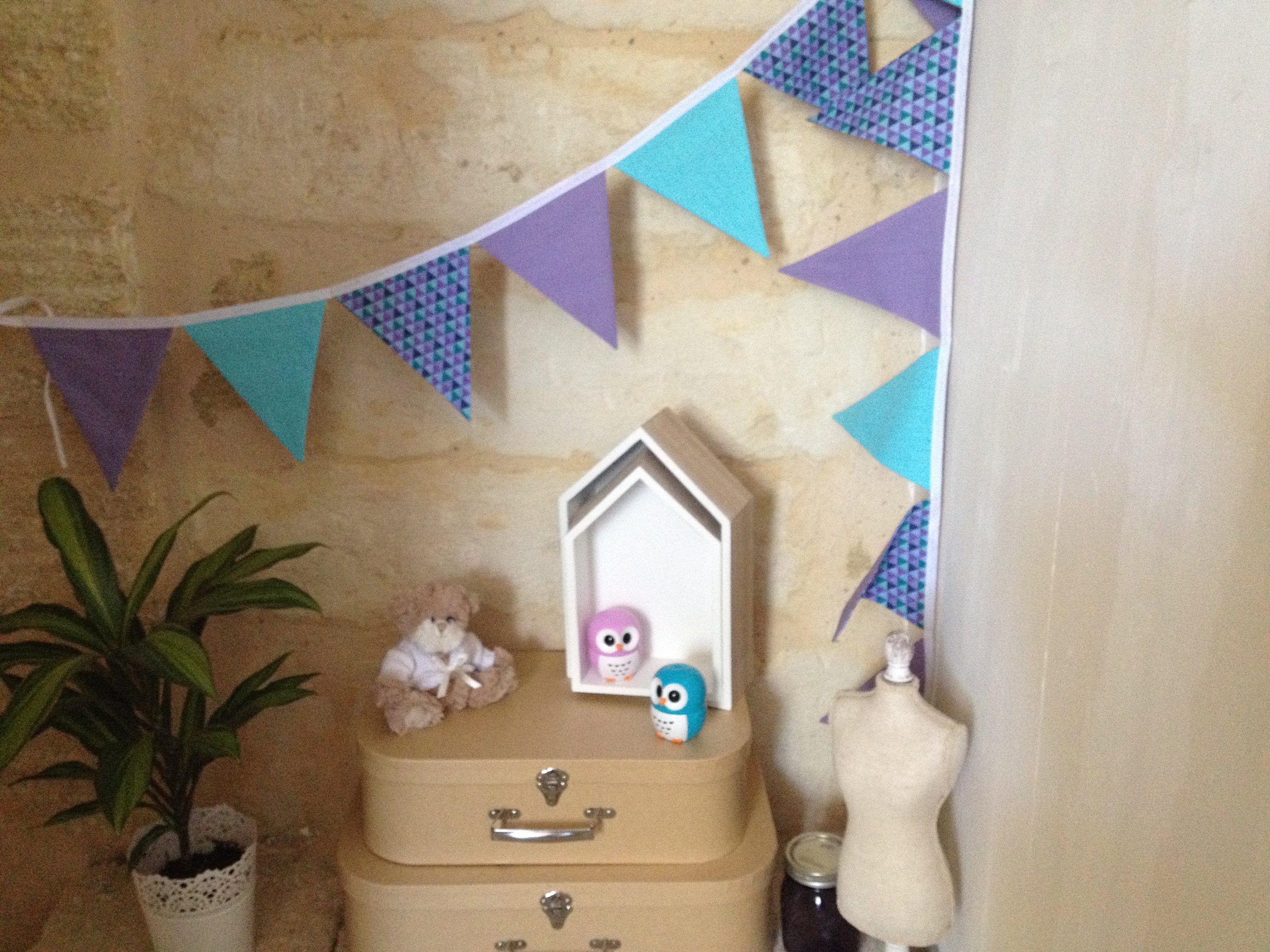 Guirlande Décorative de 14 Fanions Triangles Turquoise et Violet