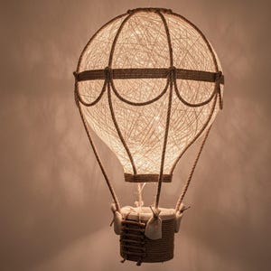 Handgemaakte heteluchtballon kinderkamerlamp: reisthema linnen en jute