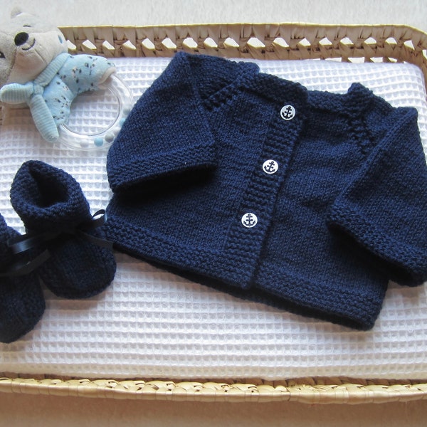 Veste/gilet/ et chaussons coloris bleu marine - Fait Main au tricot