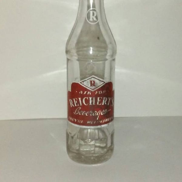Painted Label Glass Soda Bottle ... Reichert's  Beverages ... Treverton, Pa.  1950's  ... Duraglass