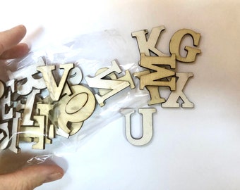 Wooden letters, from A to Z, 26 pieces, Montessori type movable alphabet. Natural color. Size approximately 3 cm in height.