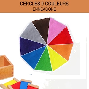 Puede incluir: Un juguete educativo colorido con una forma de nueve lados dividida en nueve segmentos, cada uno de un color diferente. El texto "CERCLES 9 COULEURS ENNEAGONE" está en la parte superior. Se ven juguetes educativos de madera adicionales.