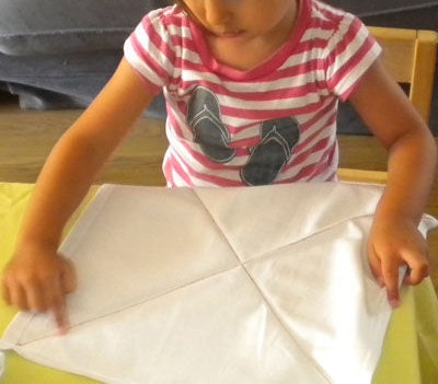 Serviette élastiquée en coton réversible pour enfant - école Montessori
