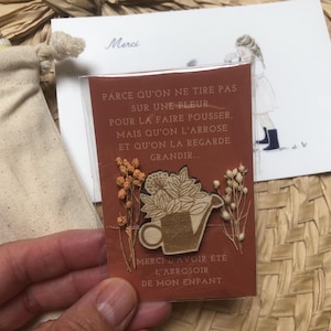 Coffret Merci Maitresse, cadeau fin d'année, pin's arrosoir, pochon bio, carte illustrée, matériel Montessori, à planter, créateurs France