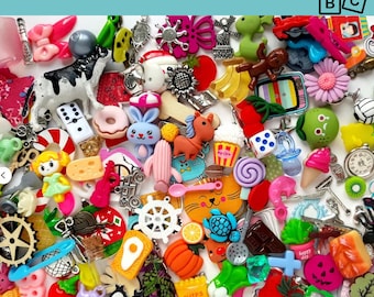 May include: A collection of 110 colorful and assorted miniature objects, including animals, food, and everyday items. The objects are made of plastic, metal, and other materials. The image includes the text "110 OBJETS / ALPHABET".