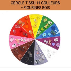 May include: A colourful felt circle with 11 sections, each a different colour, with wooden buttons featuring various animal and object designs. The text "CERCLE TISSU 11 COULEURS + FIGURINES BOIS" is printed at the top of the image.