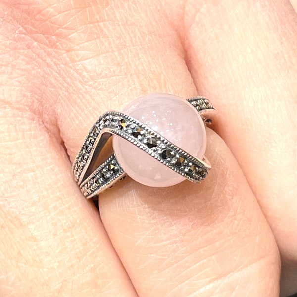 Bague pour femme en argent ornée d'un quartz rose et de marcassites