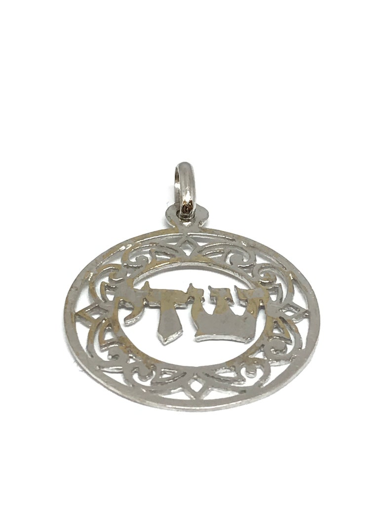weight 2.30 grams adaptable for all types of chains 18-carat yellow or white Jewish pendant