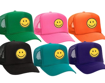 SMILE FACE - geborduurde patch trucker hoed, blij gezicht hoed, glimlach gezicht trucker hoed, smile face patch, kleurrijke trucker hoed