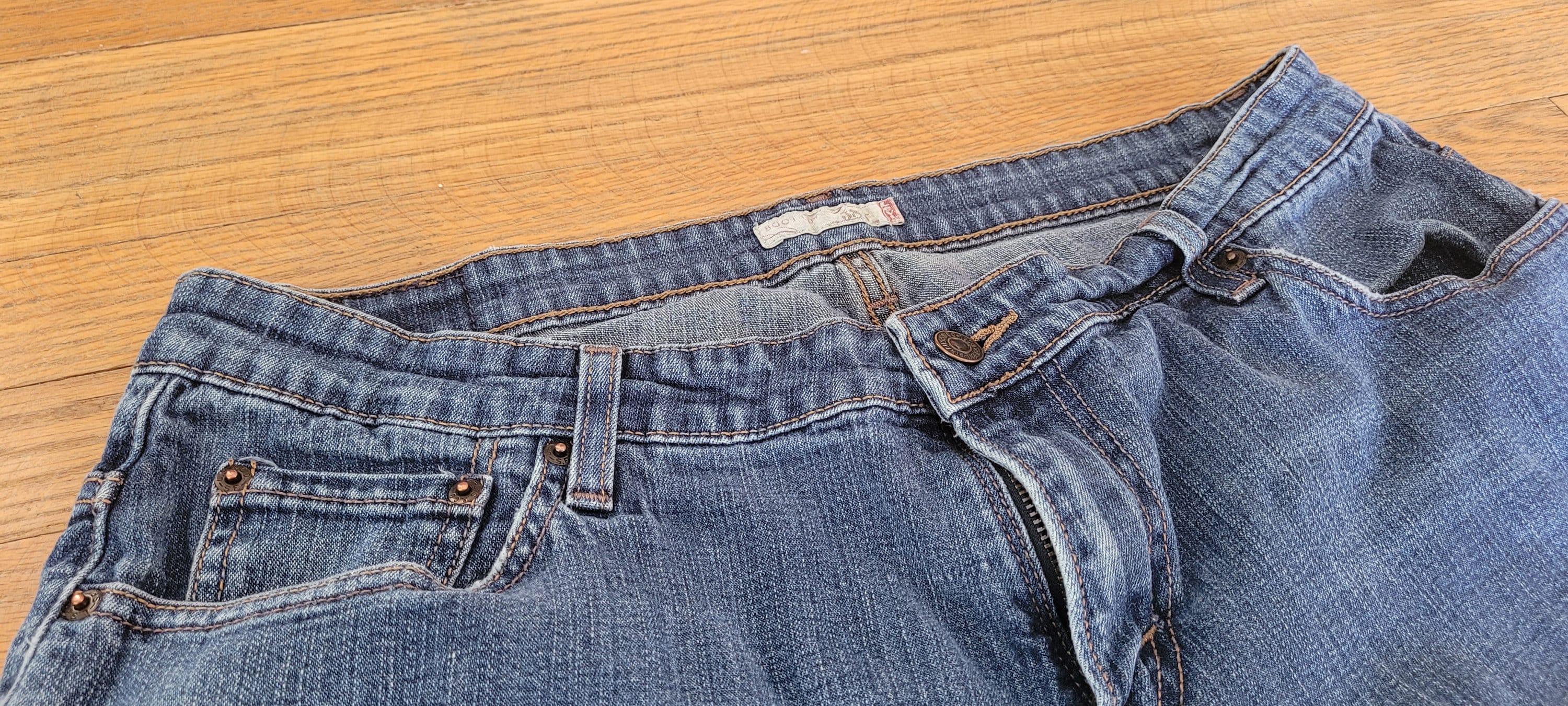 Classic LEVI'S Women's Jeans size 18, Five 5 Pockets, Simple Design