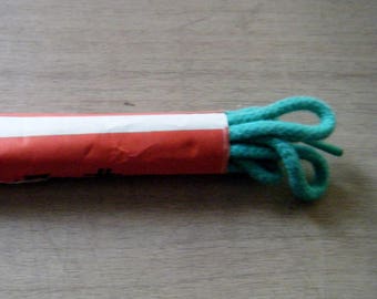 pair of shoelaces in green color cotton for shoes or jewelry 70 cm, 5 holes