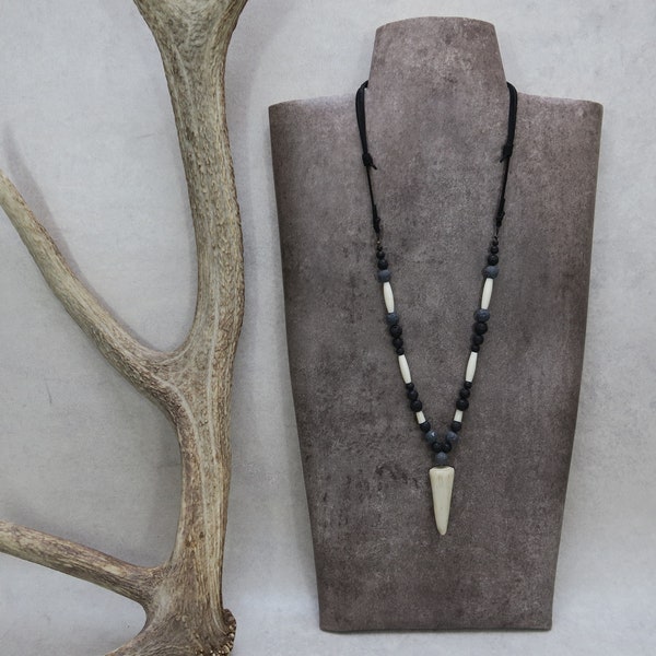 Collier en Bois de Cerf, Bijou en Pierre de Lave Naturelles, Sautoir Ethnique, Cadeau Unique, Pendentif en Bois de Cerf Naturel Ethique