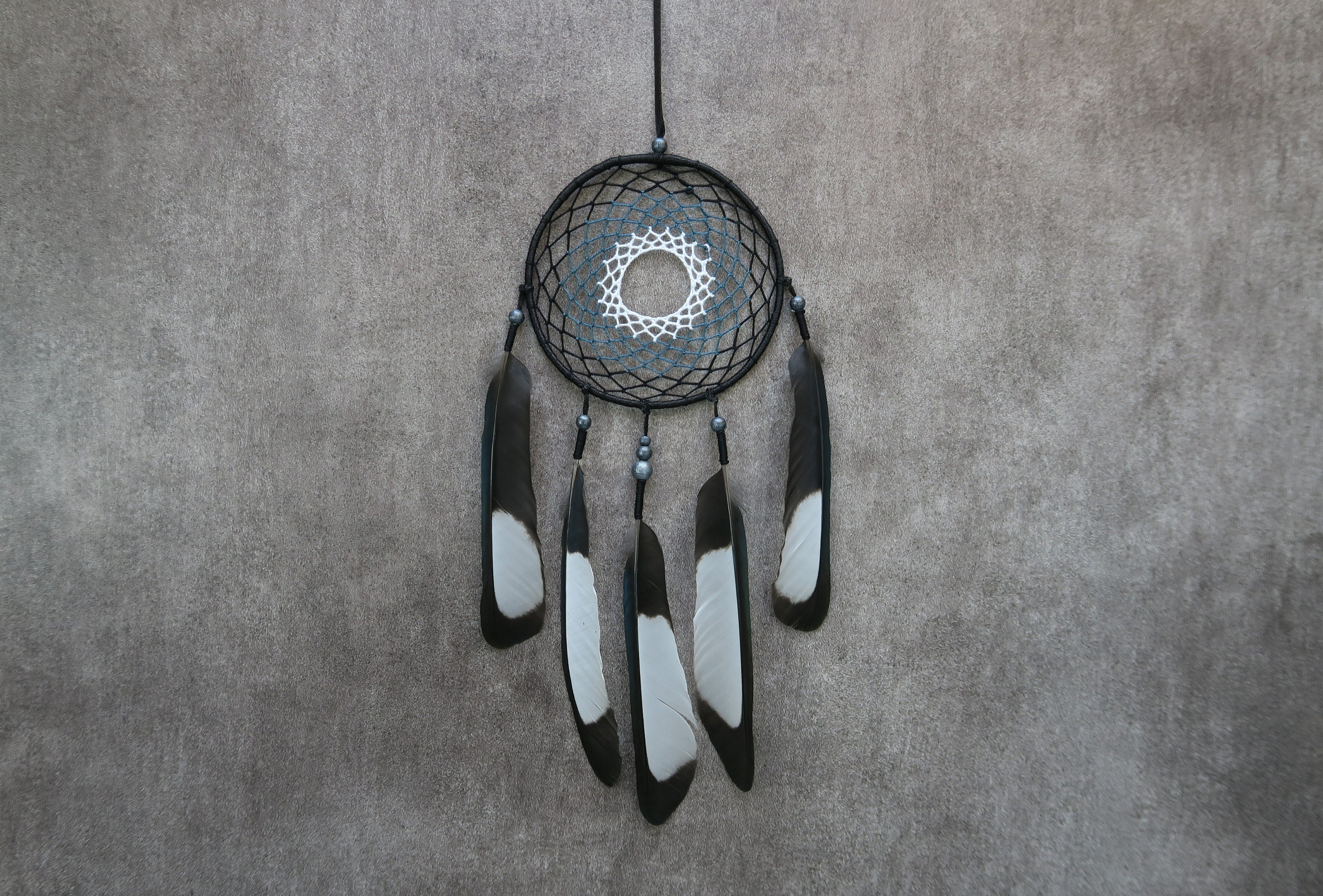 Attrape Rêves Plumes de Pie, Naturelles d'origine Ethique, Capteur Unique