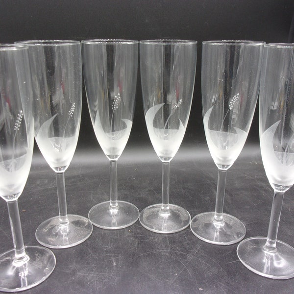 6 flutes à champagne gravées, motif arum, personnalisables