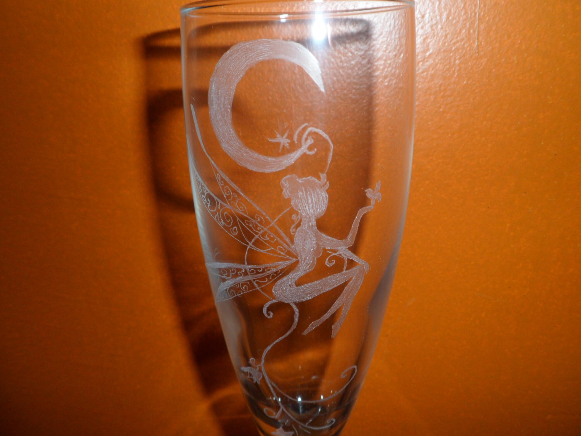 Flute à Champagne en Gravure sur Verre Motif La Fée et Lune Personnalisable