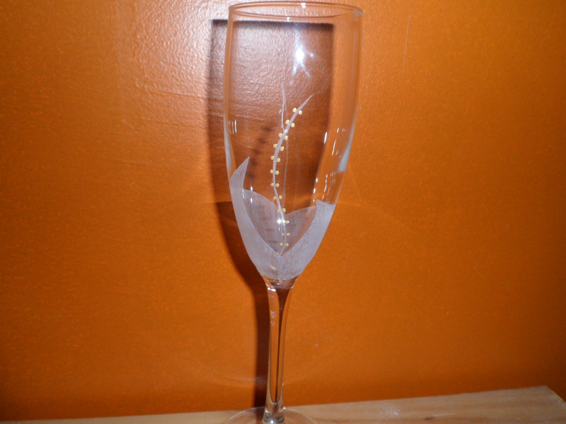 Flutes à Champagne en Gravure sur Verre Motif Arum Moderne Personnalisables