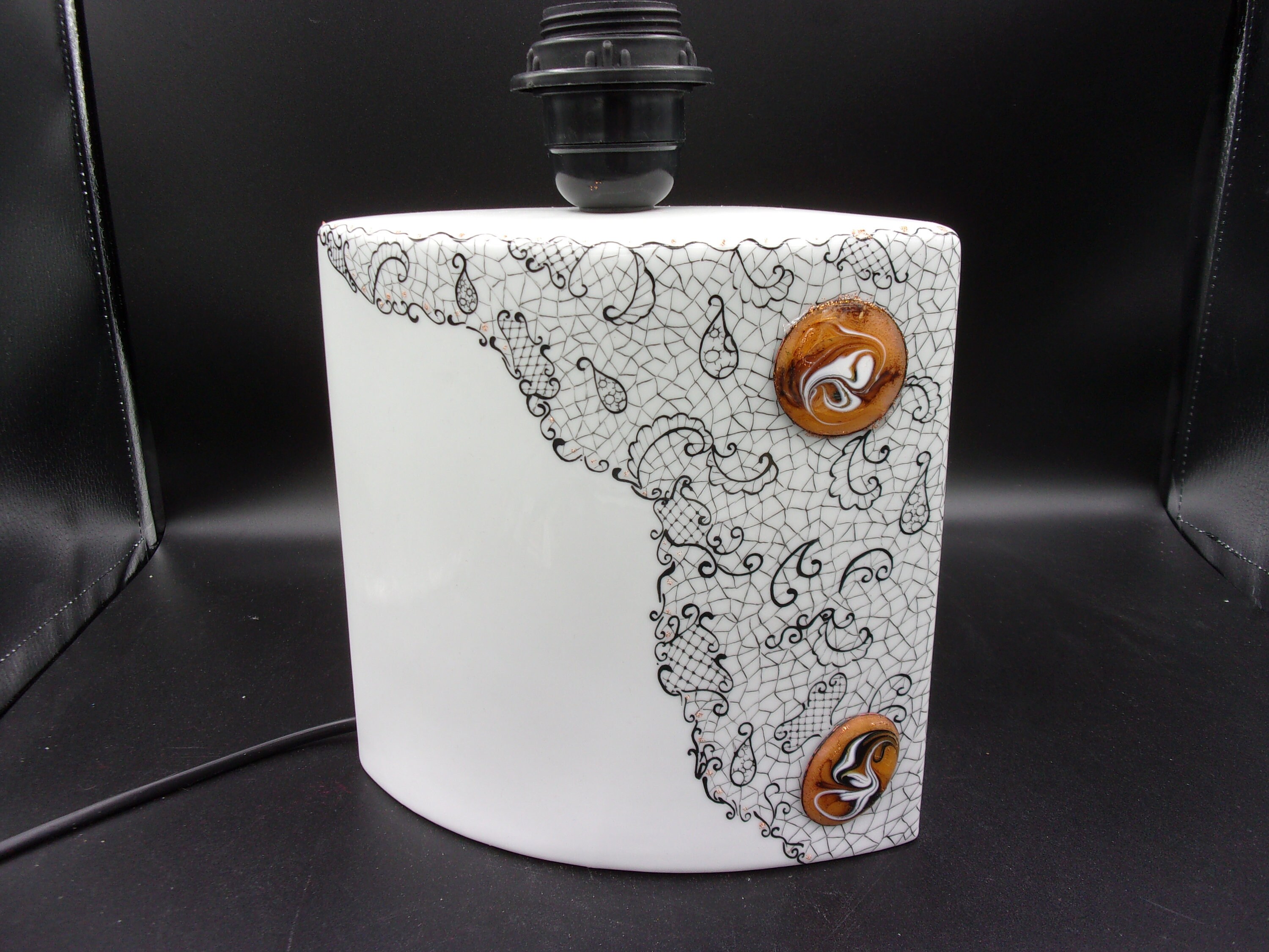 Pied de Lampe Motif Dentelle et Ses Émaux sur Cuivre