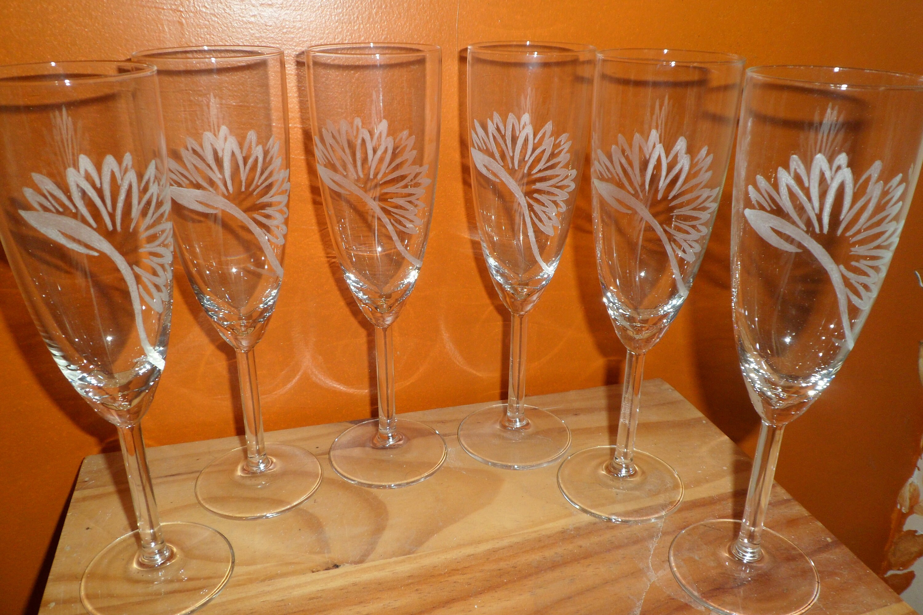 6 Flutes à Champagne Gravés Motif Marguerite Moderne Personnalisables