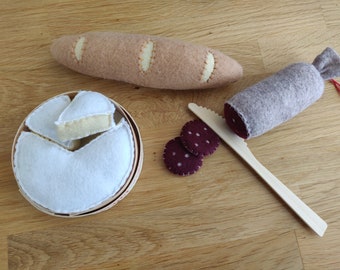 Mon petit casse-croûte : pain, saucisson, camembert