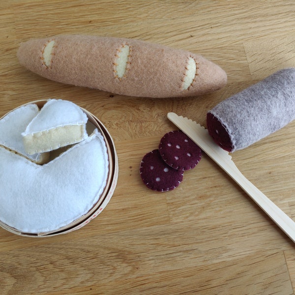 Mon petit casse-croûte : pain, saucisson, camembert