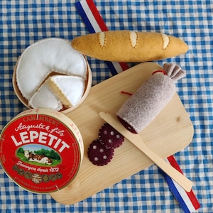 My little snack: bread, sausage, camembert