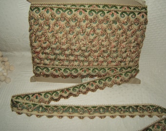 Ancienne Passementerie Maison Houlès forme écailles camaïeu vert rose beige par Boudoir Shabby