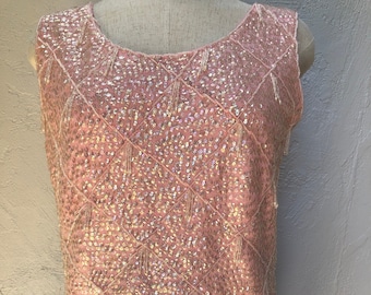 L 50s 60s Rosa Perline e paillettes top made in Hong Kong Glam Pin su Large