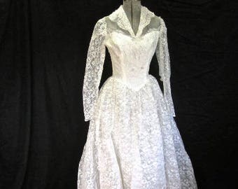 XS 50s Wedding Gown White Lace Tulle Beaded Sequins Train Classic Full Skirt Sheer Net Grace Kelly Extra Small