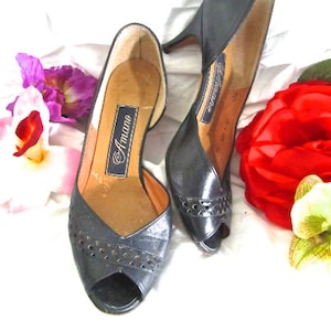 80s Navy Blue Pumps Heels Leather New Wave Fashion Amano Shoes Vintage Retro Size 7.5 - 8