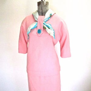 S 60er Jahre 2 Pc Anzug Mod rosa Wolle Waffel Web shirt Rock Jackie O Audrey Mid Century von Debby von Kalifornien klein