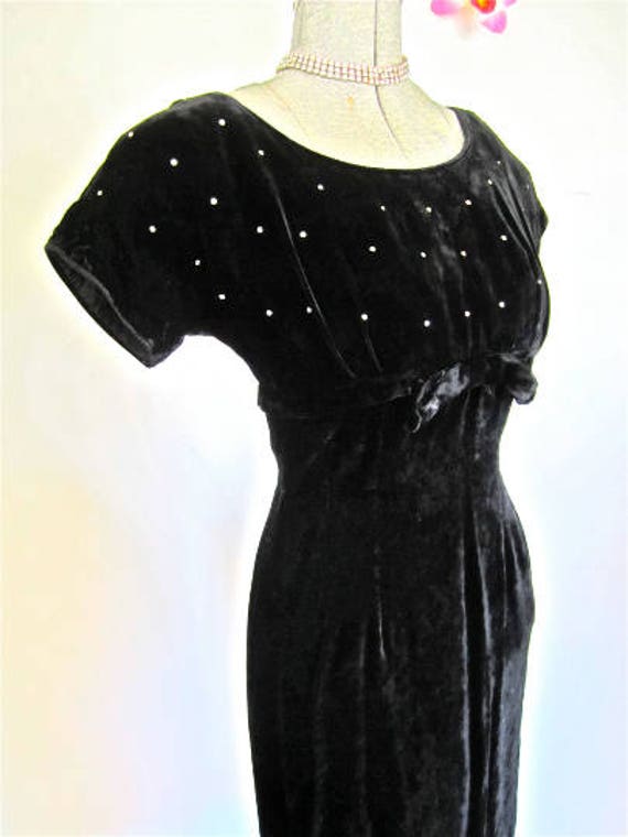 S 50s Wiggle Cocktail Dress Black Velvet Shelf Bu… - image 1