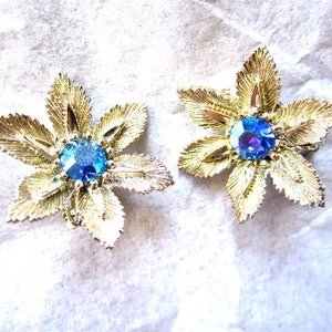 50s 60s Lisner Aqua BlueEarrings Aurora Borealis Rhinestones Flowers Metal Clip On